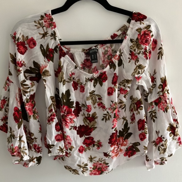 Streetwear Society Floral Off The Shoulder Bell Sleeve Top Size Small - Picture 2 of 4